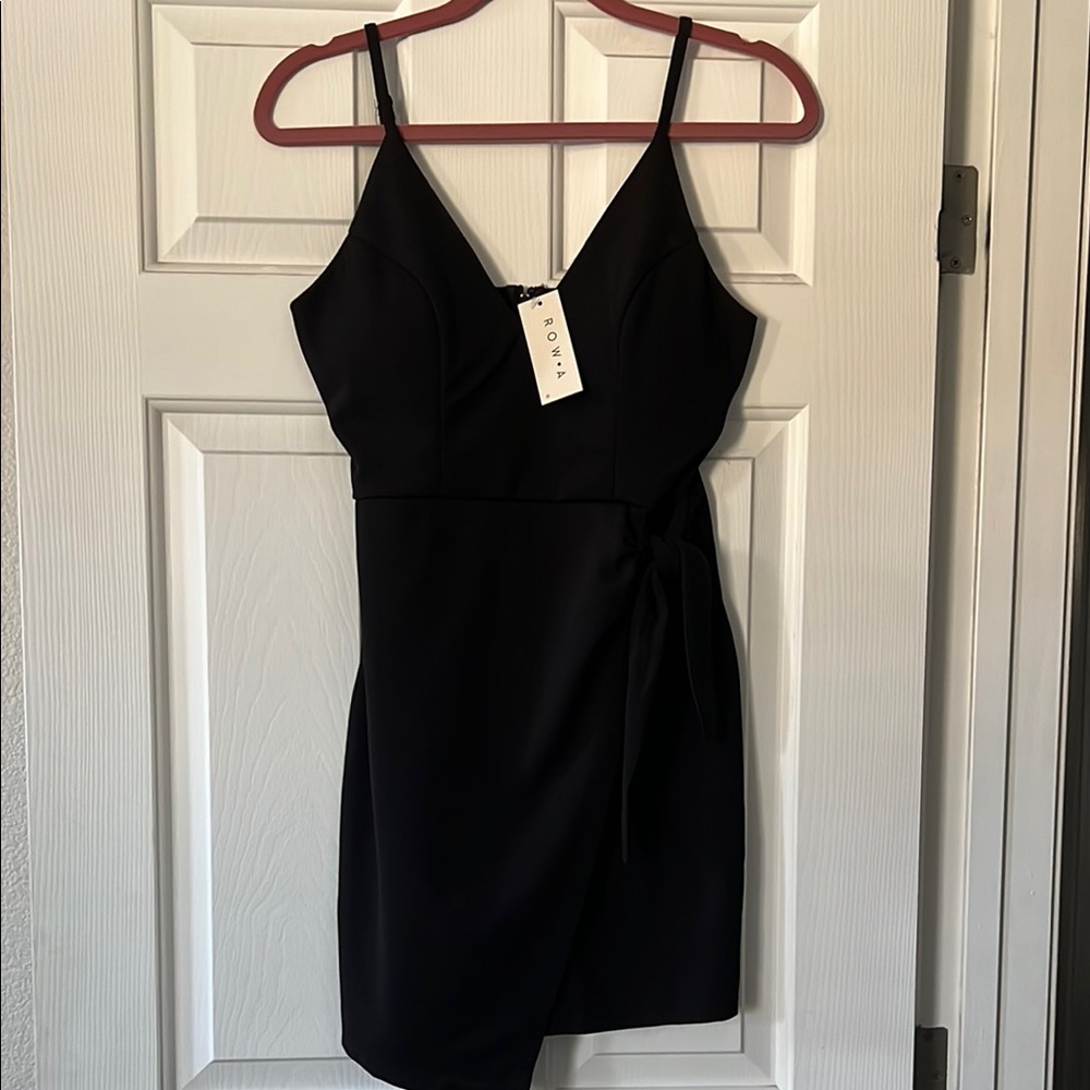 Elegant Black Mini Dress with V-Neck and Spaghetti Straps